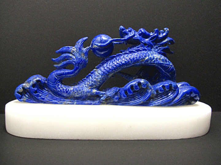 ラピスラズリでできた龍の彫刻です　風水 楽天市場】【天然石彫刻】ラピスラズリー 龍の彫刻 天然石 彫刻