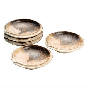 赤い斑点が特徴の土ものらしい柔らかい風合いの取皿です 御本とよばれる赤い斑点が特徴の土ものらしい柔らかい風合いの取皿です ※手作り品の為、色・柄・サイズが異なる場合がありま