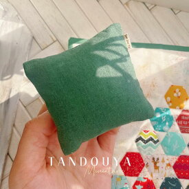 ミニチュア クッション クリスマス 1/6ドール サンタ 小物 アクセサリー ブライス ドールハウス ホリデー 雑貨 ミニクッション インテリア コレクション 飾り 装飾 小道具 ハンドメイド DIY 撮影 ファブリック 枕 BJD OB11 ねんどろいど 家具