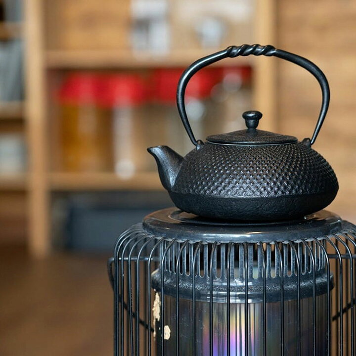 楽天市場】【家カフェ】南部鉄器 及富 鉄瓶兼用急須 小あられ 0.5L 
