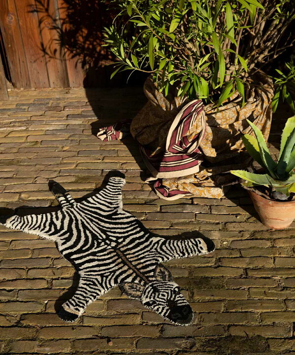 楽天市場】DOING GOODS アニマルラグ（Sサイズ）Stripey Zebra 