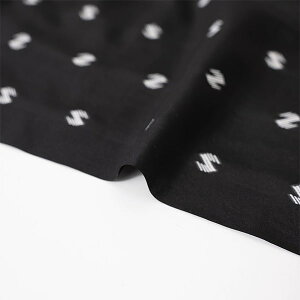 【服地におすすめ】モノクロポイント柄のジャガード生地ファンシー生地 ファンシーヤーン ポーチ ポシェット ワークショップ プレゼント バッグ ワンピース アクセサリー パッチワーク 売