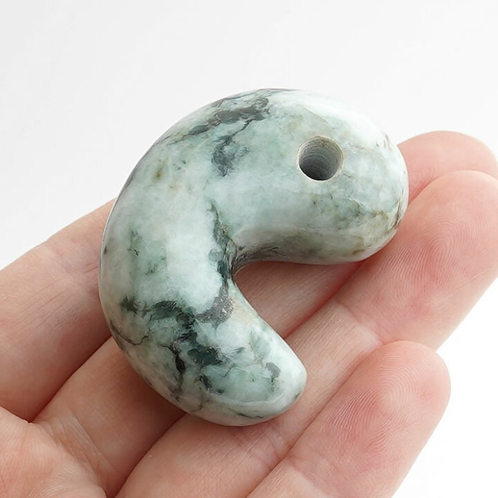 楽天市場】【一点物】【希少】糸魚川翡翠 勾玉 ペンダントトップ  