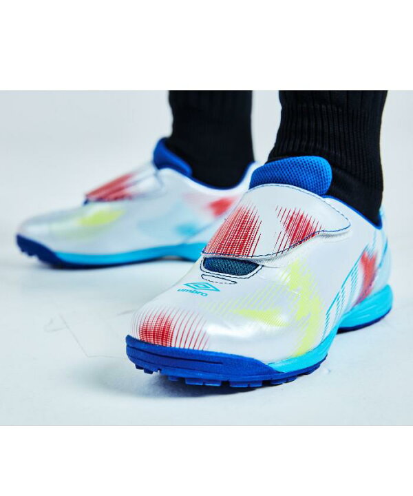 楽天市場 公式 アンブロ 1本ベルト Umbroはじめてサッカーシューズ ジュニア用 止める 蹴る 運ぶ ワイド幅広 ジュニア キッズ シューズ トレーニングシューズ トレシュー 靴 サッカー 人気 おすすめ スポーツウェア ブランド 22年春夏モデル Uu4tjb77wb