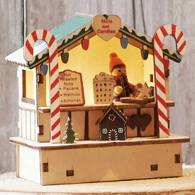 LED木製クリスマスマーケット ナッツ＆キャンディー W10×H10cm 1個約10cmの小さなナッツ＆キャンディー屋さんのオブジェです。商品棚やレジ前はもちろん、オフィスやクリニックの受付にもおすすめのクリスマス飾りです。クリスマス 飾り 装飾 雑貨