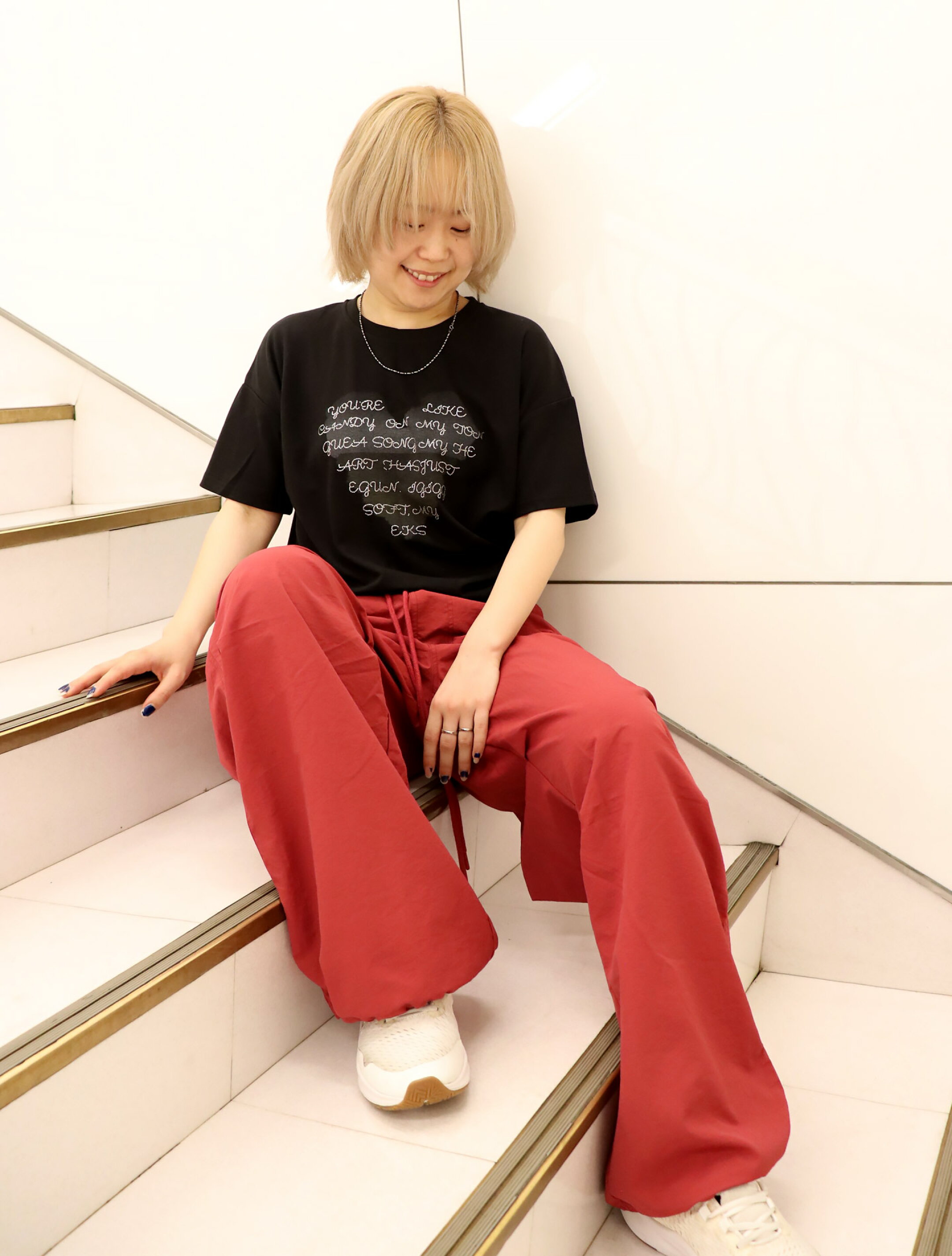 ビジューロゴTシャツコーデ