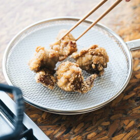 盆ざる ステンレス ざる 燕三条 取っ手付き 足つき キッチン 使いやすい ザル／ Three Snow 新越ワークス/ざる屋のステンレス盆ざる 小（22cm）