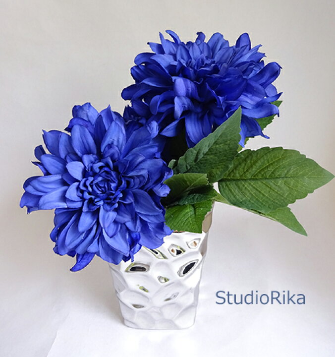 楽天市場 ブルー ダリア アレンジ インテリア プレゼント ギフト 青 一種 花瓶 シルバー モダン シンプル おしゃれ 海 玄関 ホテルライク 造花 アーティフィシャルフラワー アートフラワー 高級 アレンジメント 翌日 即日 あす楽 送料無料 アートフラワー専門店