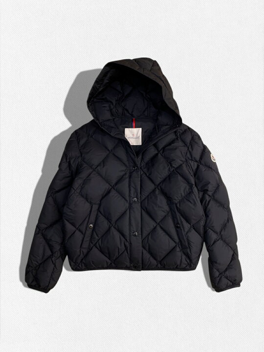 楽天市場】【定価231,000円(税込)】MONCLER モンクレール 都会的な  