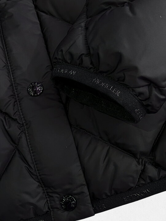 楽天市場】【定価231,000円(税込)】MONCLER モンクレール 都会的な 
