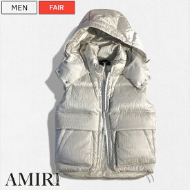 【定価308,000円(税込)】AMIRI -アミリ- 圧倒的なオーラを放つ総柄ブランドロゴデザインが魅力的！野暮さのない大人の品溢れる美しいシルエットが光るブランドロゴ入 フーディダウンベスト！ LACQUARD DOWN GILET ライトグレーアウター コート MOS061 イタリア製 メンズ la1