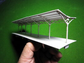 16番ゲージ用組立キット　地方によくあるホームの屋根　タイプY−1（廃レール再利用Y字型屋根）プラットホームは別売