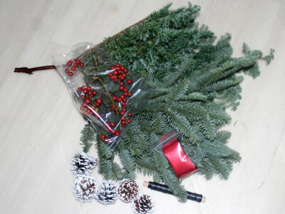 モミの木とヒムロスギのクリスマスリースキット