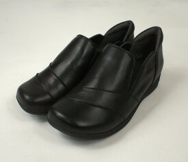 残りわずか！足入れラクラク 幅広ゆったり5E 山羊革切替デザインパンプス 靴 レディースシューズ（22.0cm）ブラック
