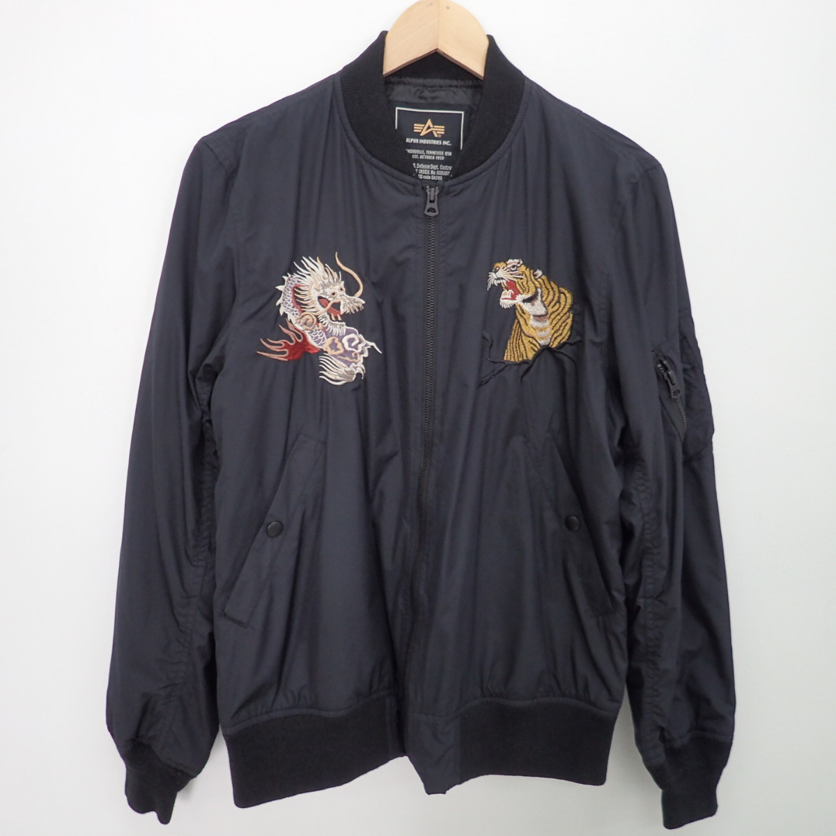 ALPHA INDUSTRIES アルファインダストリーズ TA1229-001 JAPAN刺繍 MA-1 スーベニアジャケット LARGE ブラック  メンズ 【中古】 | ブランドリサイクル　エコスタイル