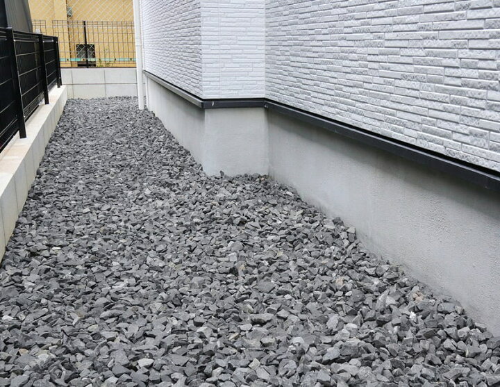 楽天市場】庭 砂利 黒 石 美濃黒砂利 20kg 黒砂利 砕石 ブラック 庭石 