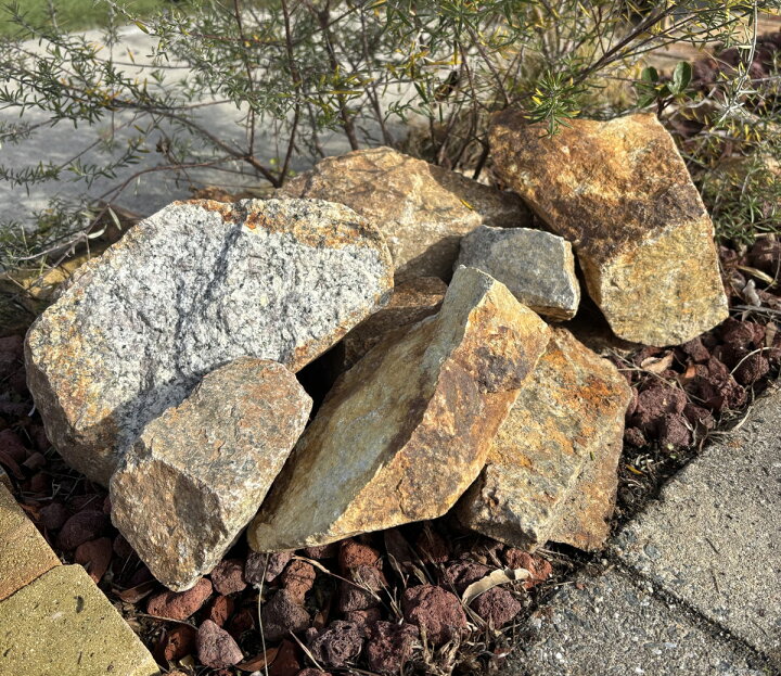 楽天市場】割栗石 庭石 茶色 ブラウン ブラウンロック 100kg 大量 