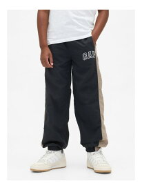 【SALE／30%OFF】GAP (K)リサイクルナイロン100% リラックス GAPロゴ ジョガーパンツ (キッズ) ギャップ パンツ その他のパンツ ブラック ネイビー【RBA_E】【送料無料】
