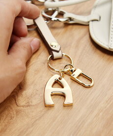 GLOBAL WORK (W)マルチWAYイニシャルチャームM グローバルワーク ファッション雑貨 チャーム・キーチェーン ベージュ グリーン ホワイト グレー イエロー