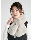 ビジューブローチ付きフェイクファーティペット