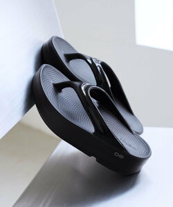 ROPE' PICNIC PASSAGE �yOOFOS/�E�[�t�H�X�zOOmega ���y�s�N�j�b�N �V���[�Y�E�C �T���_�� �u���b�N �x�[�W���y���������z