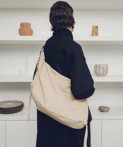 LE VERNIS [LE VERNIS] Stomach bag M �L���Z���[�j �o�b�O �V�����_�[�o�b�O �u���b�N �u���E�� �O���[ �x�[�W���y���������z