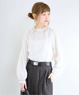 B.C STOCK 《追加》手洗い可 / フリルクルーネックブラウス ベーセーストック トップス シャツ・ブラウス…