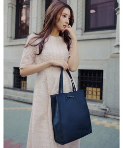 TOCCA �yA4�T�C�Y�Ή��E�ꕔ�J���[�����zTINY RIBBON SUBBAG �T�u�o�b�O �g�b�J �o�b�O �g�[�g�o�b�O �l�C�r�[ �s���N �u���b�N�y���������z