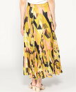 Mr. Christian Lacroixによってデザインされたスカート