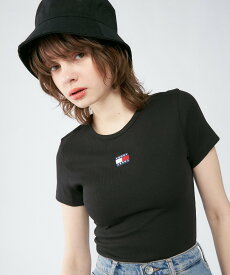 【SALE／10%OFF】TOMMY JEANS (W)TOMMY HILFIGER(トミーヒルフィガー)スリムバッジリブTシャツ トミーヒルフィガー トップス カットソー・Tシャツ ブラック ホワイト パープル ピンク【送料無料】