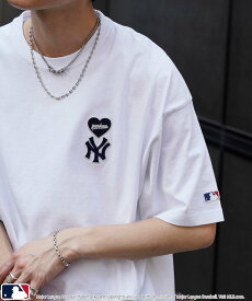 【SALE／25%OFF】PUBLUX 別注 MLB ハートロゴ刺繍Tシャツ/ユニセックス【限定展開】 25SS フリークスストア トップス カットソー・Tシャツ ホワイト ネイビー ブラウン ブラック グレー