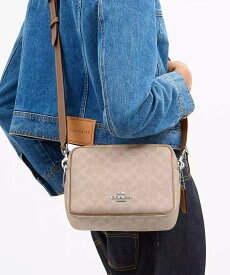 【SALE／30%OFF】COACH OUTLET 【公式】キャリー クロスボディ バッグ・シグネチャー キャンバス コーチ　アウトレット バッグ ショルダーバッグ ベージュ【送料無料】
