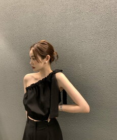 【SALE／7%OFF】Achic ギャザーデザインアシメ肩出し 肩リボントップス ディアベル トップス カットソー・Tシャツ ホワイト ブラック