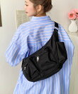 立体ポケットナイロンボディバッグ