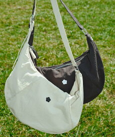 MARY QUANT ワンポイント刺繍 ナイロン ショルダーバッグ 限定展開 25SS25FW フリークスストア バッグ ショルダーバッグ ホワイト ブラック【送料無料】
