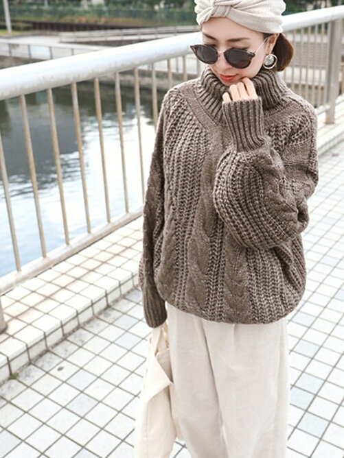 人気のファッショントレンド ロイヤリティフリーざっくり タートル ニット 人気のファッショントレンド ロイヤリティフリーざっくり タートル ニット