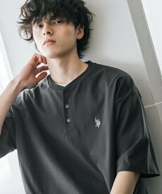 Rocky Monroe U.S. POLO ASSN. 別注コラボワンポイントロゴ刺繍天竺ヘンリーネック半袖Tシャツ ロッキーモンロー トップス カットソー・Tシャツ ネイビー ブラウン ホワイト ブラック ワインレッド ベージュ グレー【送料無料】