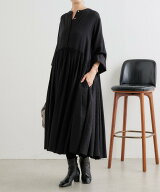 BEARDSLEY ギャザーワンピ ビアズリー ワンピース・ドレス その他のワンピース・ドレス ホワイト ブラッ…