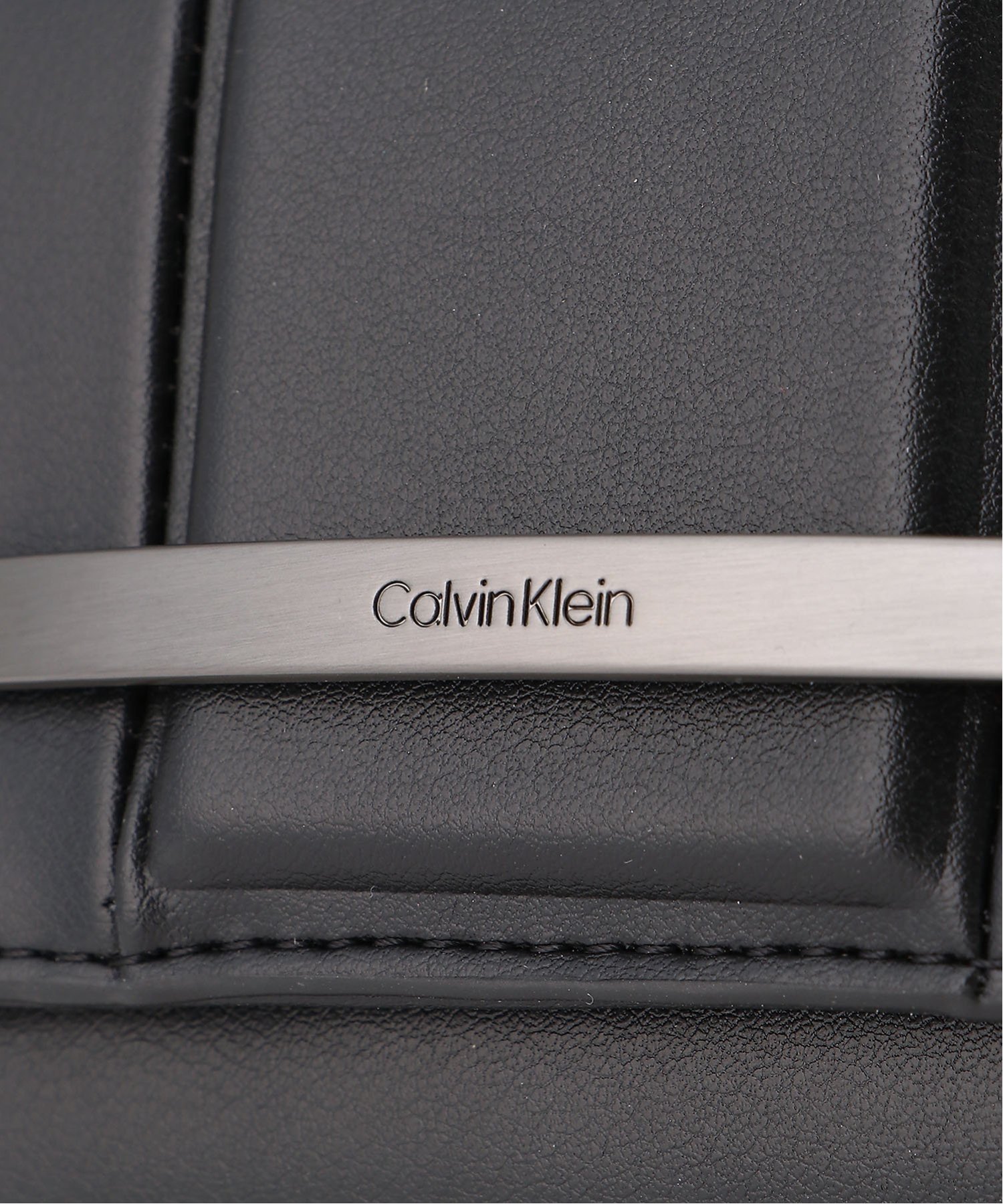 (W)【公式ショップ】 カルバンクライン バーハードウェアミディアム ウォレット Calvin Klein K611087