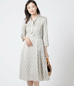 【SALE／48%OFF】NEWYORKER WOMEN スクエアモチーフプリント 7分袖ボウタイワンピース ニューヨーカー ワンピース・ドレス ワンピース ベージュ ブルー【送料無料】