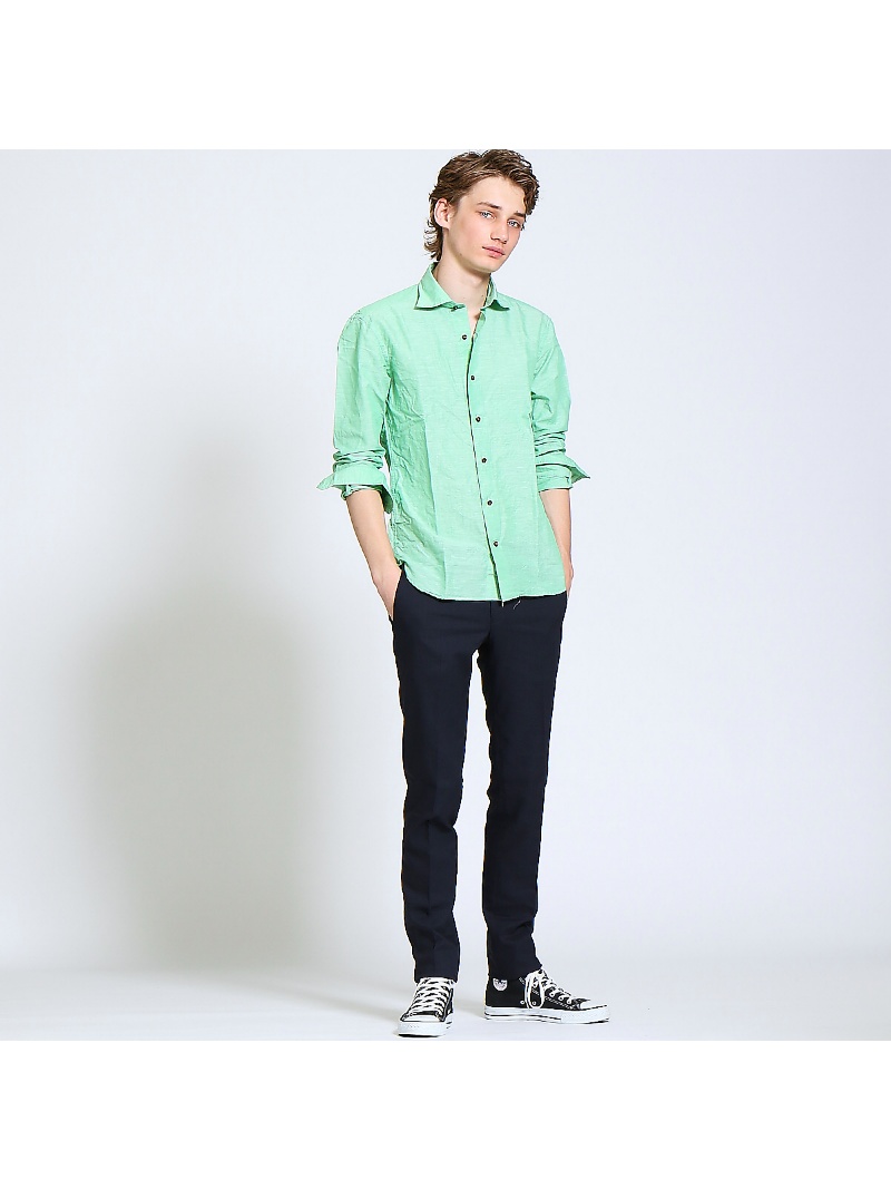 グリーンシャツのメンズコーデ 柄や色の濃淡で印象チェンジ