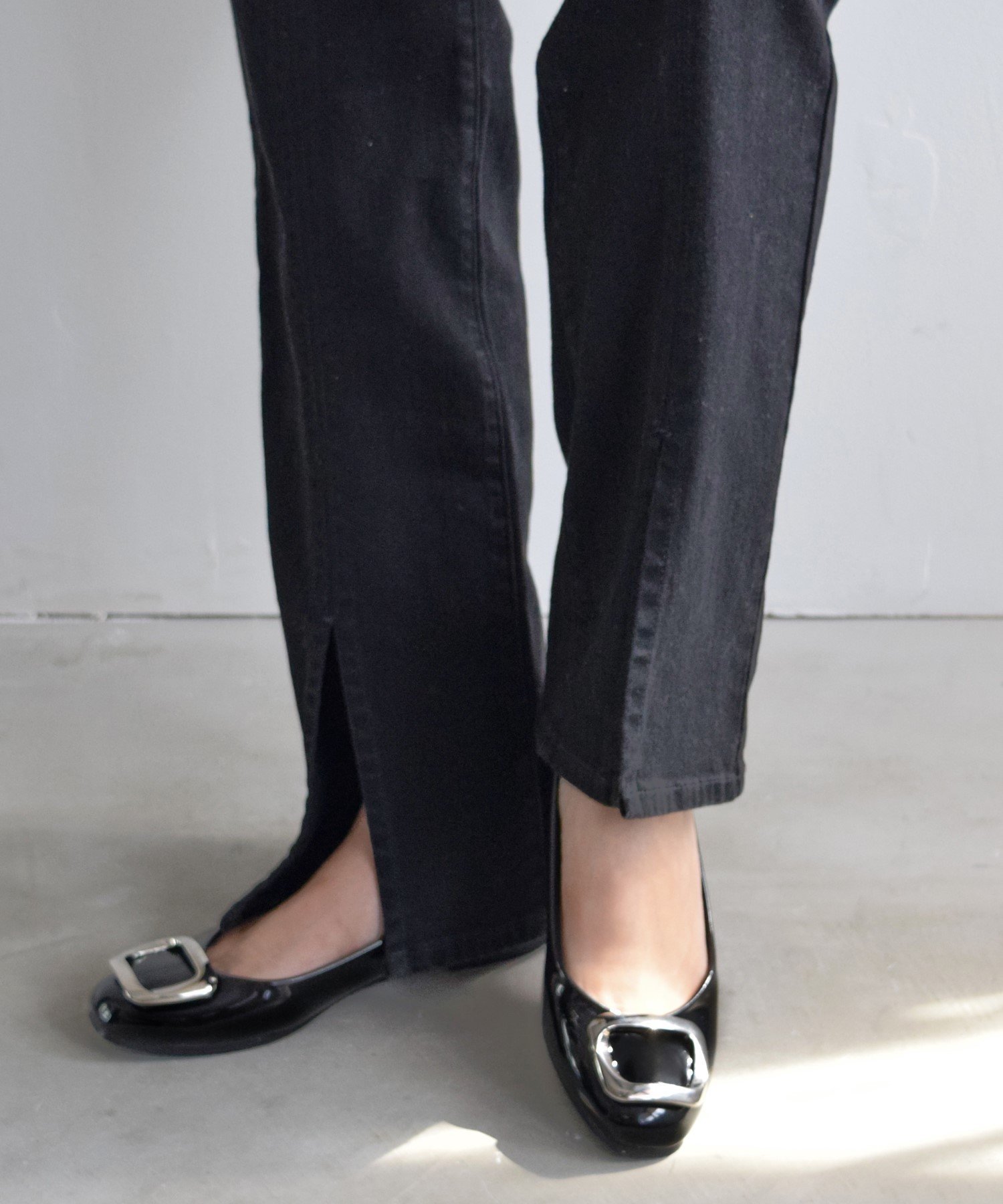 Bridget Birkin｜バックルレインフラットパンプス | Rakuten Fashion