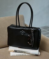MARY QUANT チャーム 付 デイジー 型押し レザレット スクエア ボストン バッグ 限定展開 フリークススト…