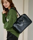 チャーム 付 デイジー 型押し レザレット スクエア ボストン バッグ 限定展開