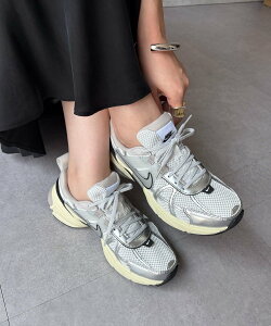 DouDou 【NIKE/ナイキ】 ウィメンズ V2K ラン ドゥドゥ シューズ・靴 その他のシューズ・靴 ホワイト【送料無料】