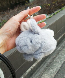 FashionLetter ふわふわウサギチャーム ぬいぐるみ ビーフラット アクセサリー・腕時計 その他のアクセサリー・腕時計 ベージュ グレー