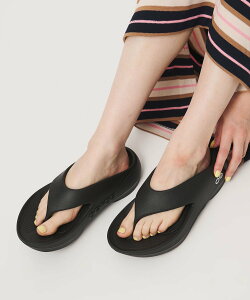 UNITED ARROWS ��OOFOS��OOriginal PLUS �T���_�� ���i�C�e�b�h�A���[�Y �V���[�Y�E�C �T���_�� �z���C�g �u���b�N�y���������z