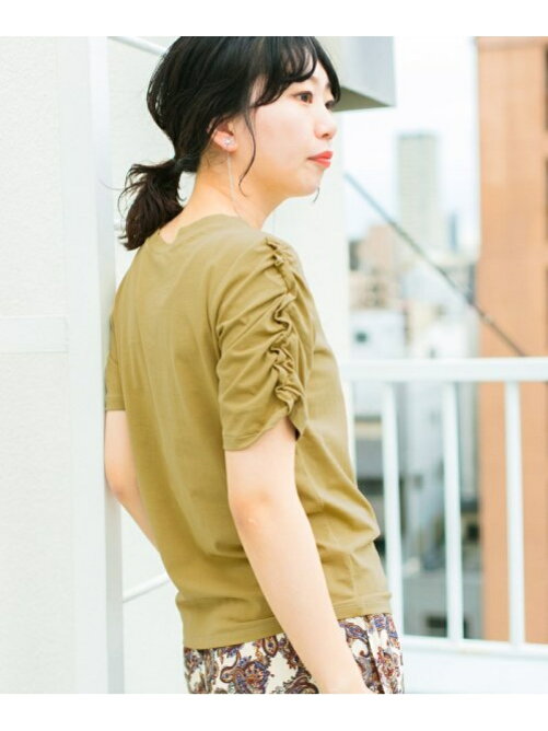Urban Research Outlet Kbf ギャザーフリルスリーブtシャツ Rakuten Fashion 楽天ファッション 旧楽天ブランドアベニュー Cj4734