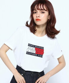 【SALE／40%OFF】TOMMY HILFIGER (W)TOMMY HILFIGER(トミーヒルフィガー) ロゴテープフラッグプリントTシャツ トミーヒルフィガー トップス カットソー・Tシャツ ホワイト【送料無料】