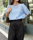 【新色追加】《大人気ブラウスの半袖バージョン》バック釦配色パイピング半袖ブラウス